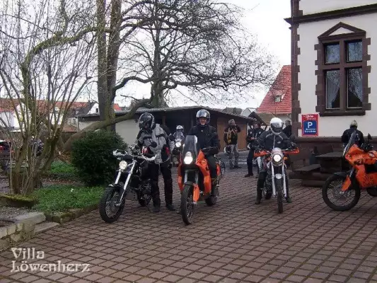 Startklar für eine Motorradfahrt von der Villa Löwenherz aus