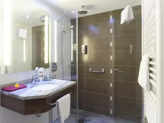 Ein Badezimmer im Hotel – Restaurant Sonneck