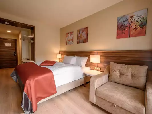 Ein Doppelzimmer im Hotel Schwarzbachtal