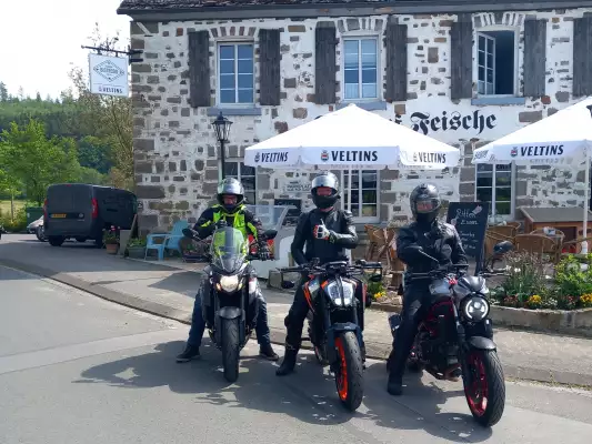 Startklar zum Motorradfahren vom Gasthof Feische aus im Sauerland
