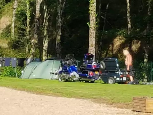 Der Zeltplatz beim Campingmoto Auvergne