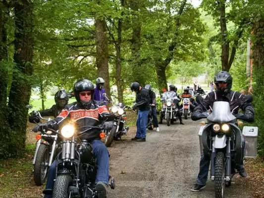 Startklar für eine Motorradtour in der Dordogne!
