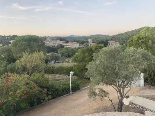 Die prachtvolle Umgebung von Südfrankreich rund um NOUS