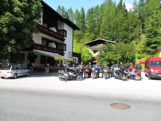Startklar für eine Motorradtour in der Umgebung vom Bikergasthof Alpenhof Annaberg