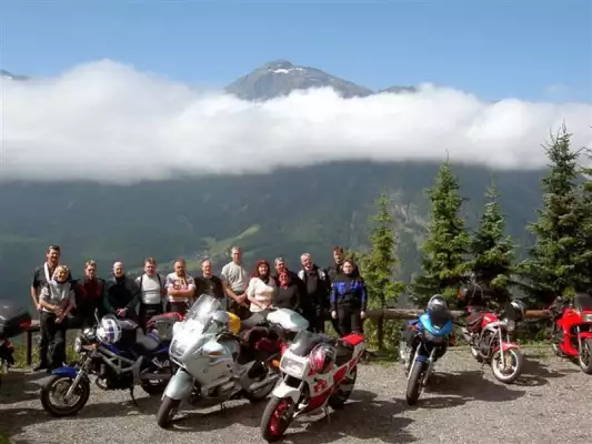Ausgezeichnet Motorradfahren in Tirol Österreich