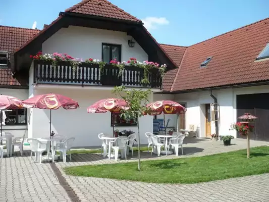 Die Terrasse vom Guesthouse Camping Pliscovice